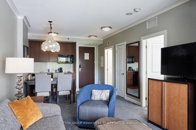 304 - 220 Gord Canning Dr, Blue Mountains, L9Y 0K9 | Image 2