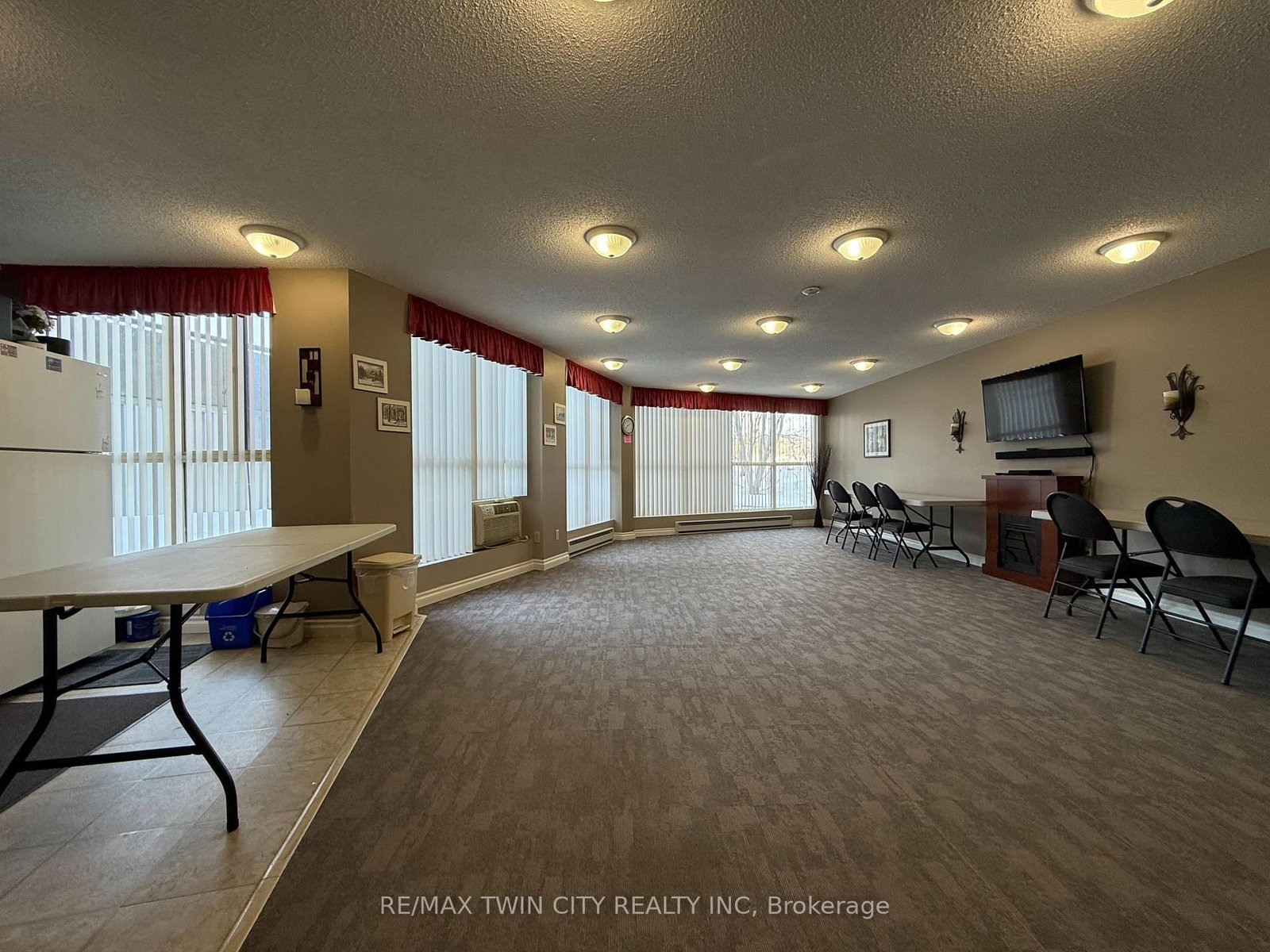 24 Marilyn Drive, Unit 101 - Photo 21