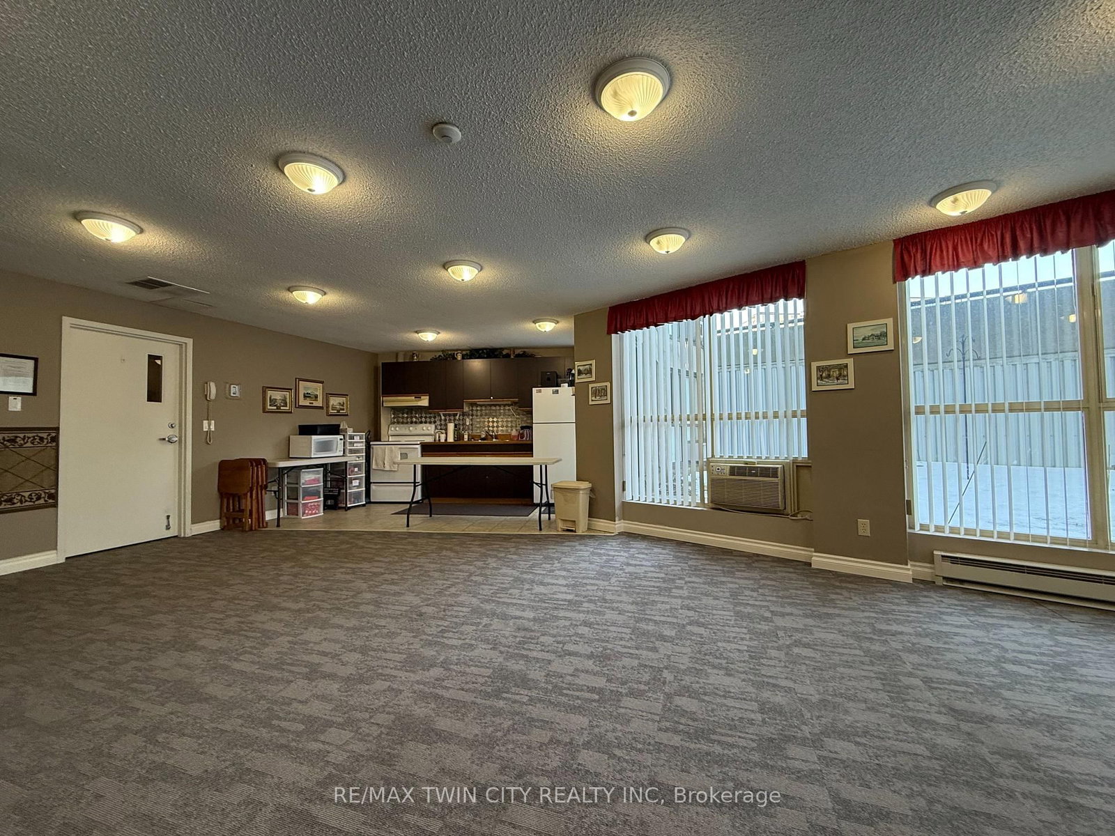 24 Marilyn Drive, Unit 101 - Photo 22