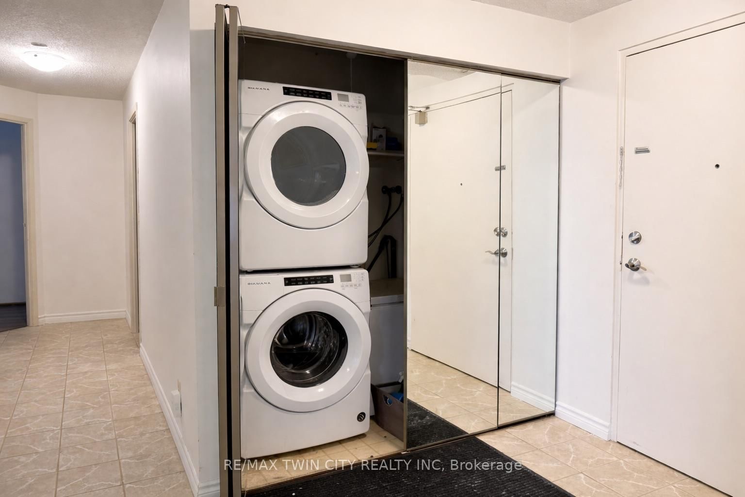 24 Marilyn Drive, Unit 101 - Photo 3