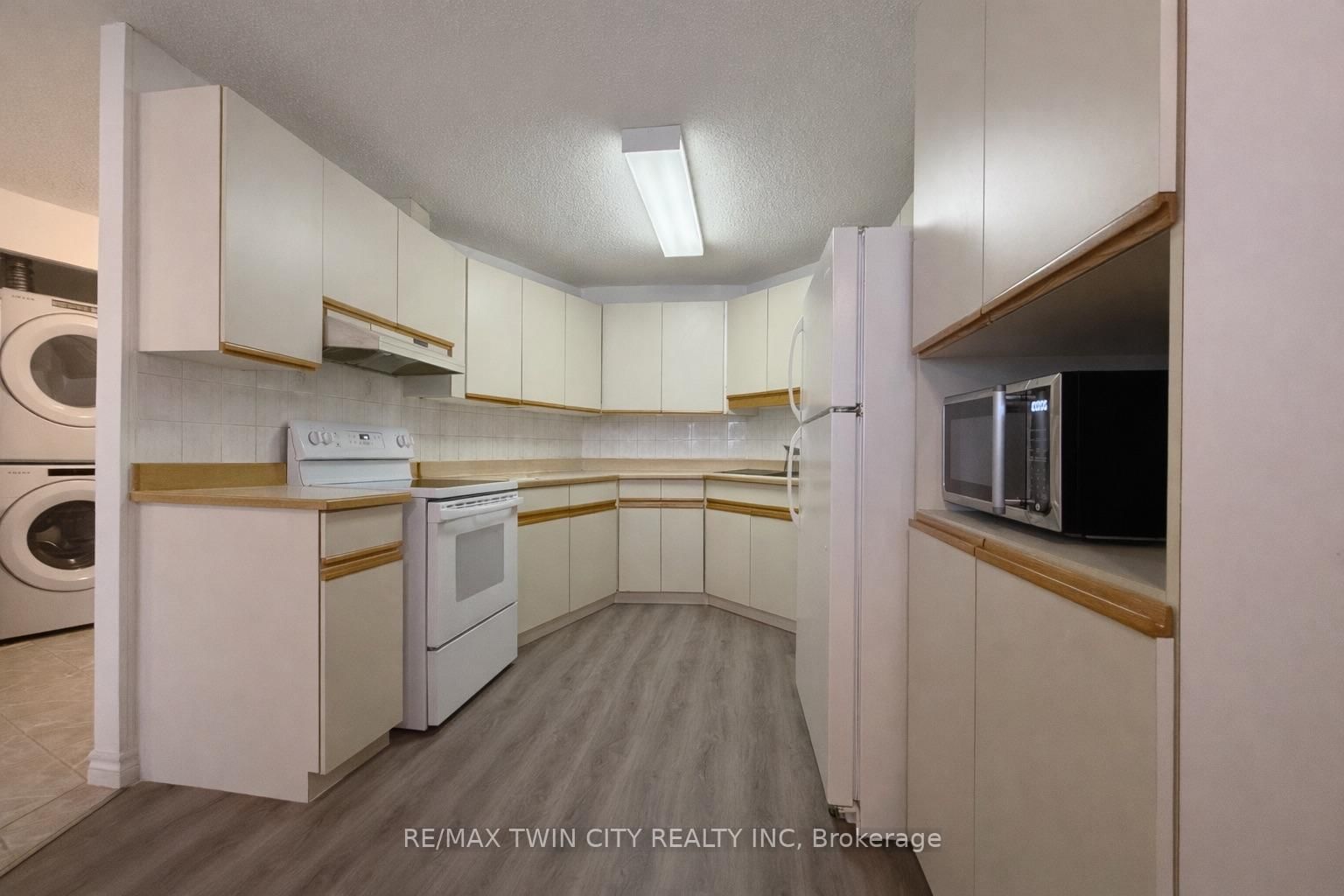 24 Marilyn Drive, Unit 101 - Photo 5