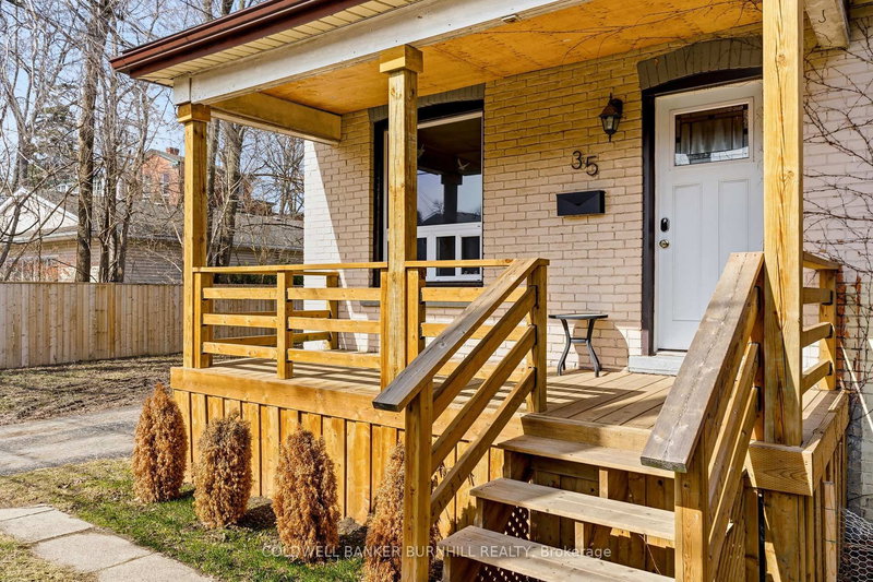 35 Dundas St, Hamilton, L9H 1A1 | Image 2