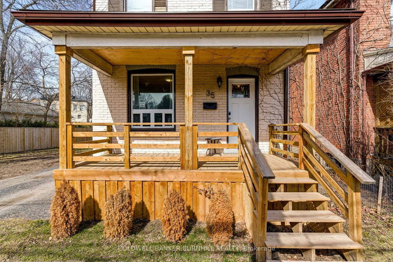 35 Dundas St, Hamilton, L9H 1A1 | Image 3