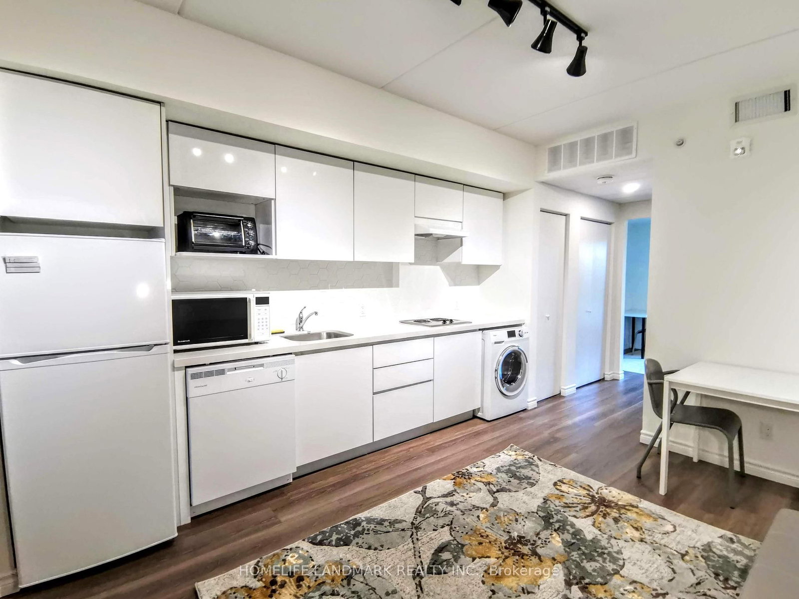 268 Lester Street, Unit 202 - Photo 3