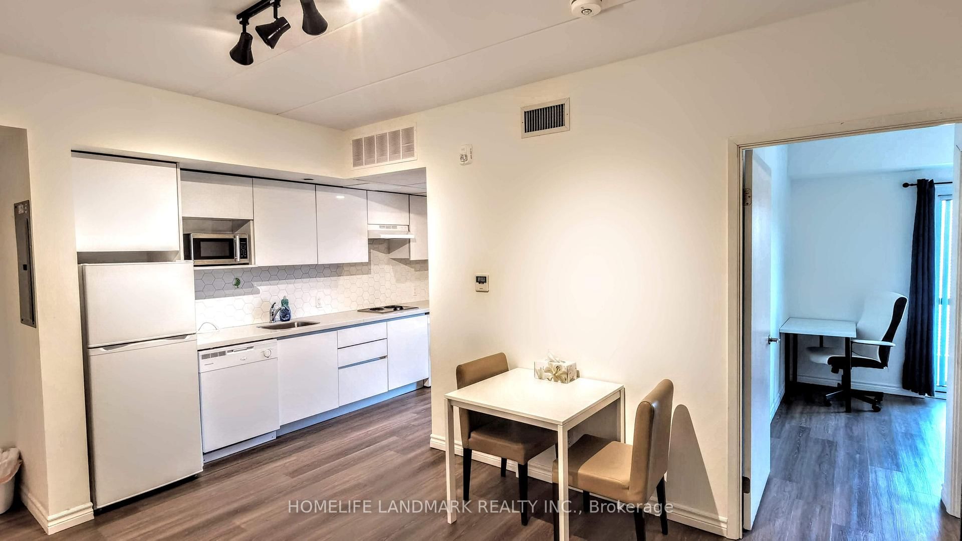 268 Lester Street, Unit 504