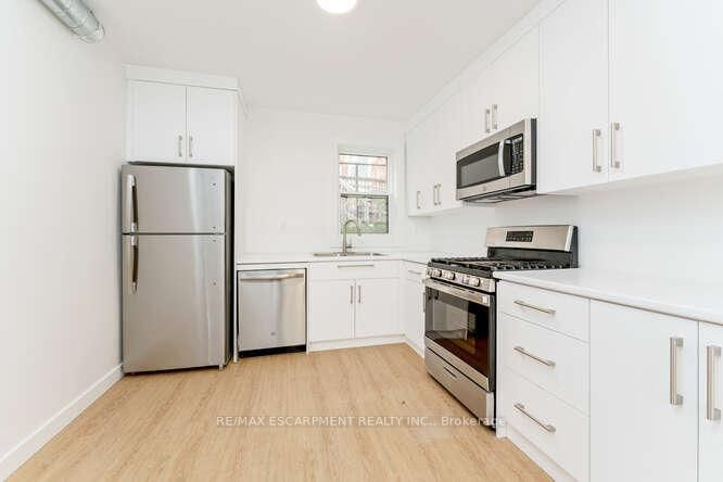 Semi-Detached House for lease at 1-127 Victoria Avenue, Hamilton, Ontario, L8N 2S9 - Stinson - MLS: X12866574