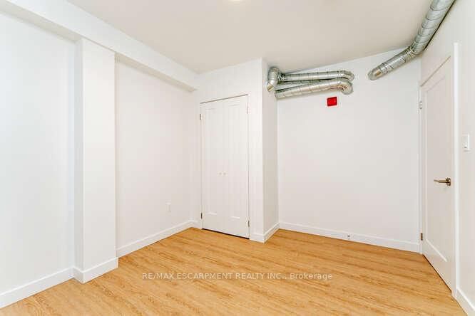 Semi-Detached House for lease at 1-127 Victoria Avenue, Hamilton, Ontario, L8N 2S9 - Stinson - MLS: X12866574