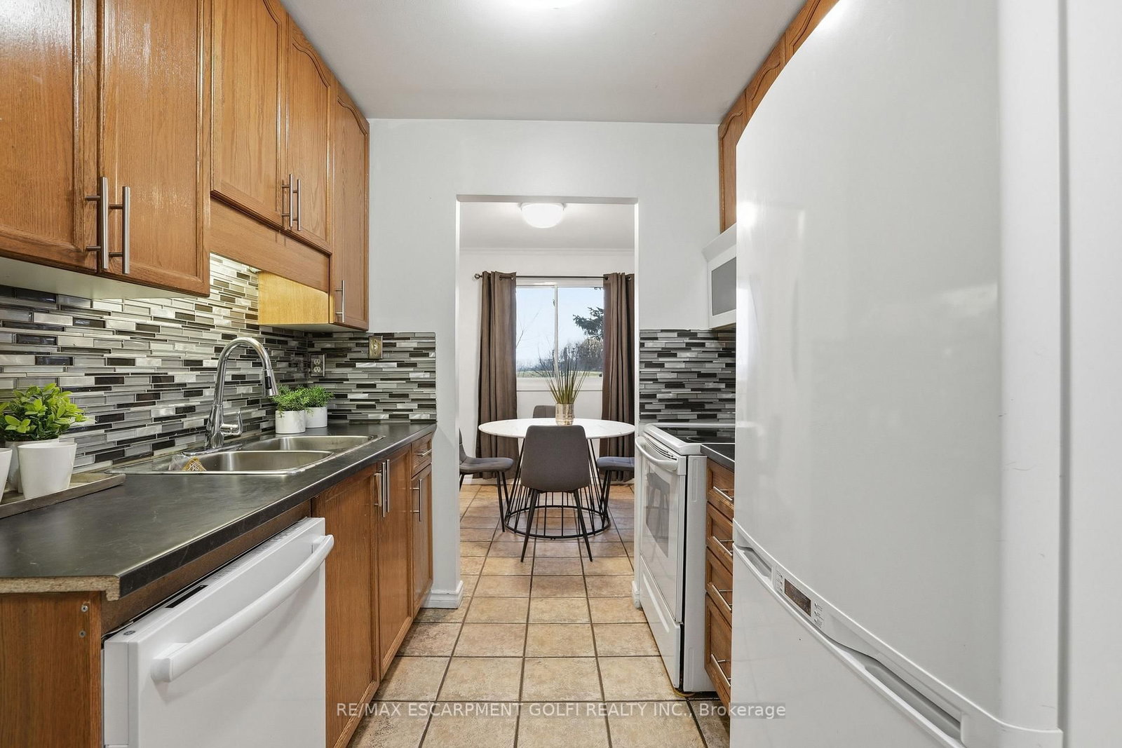 Townhouse for sale at 6-1460 Garth Street, Hamilton, Ontario, L9B 1R6 - Falkirk - MLS: X12866766