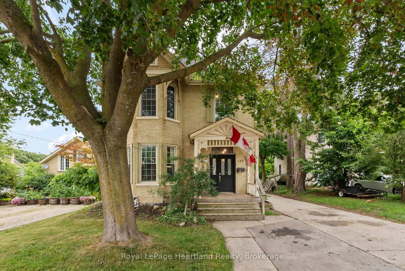 125 ELORA St S, Minto, N0G 1Z0 | Image 2