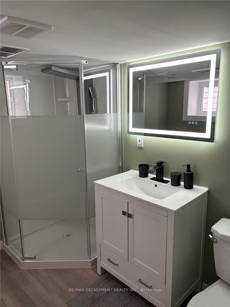 Detached House for sale at 30 Eastchester Avenue, St. Catharines, Ontario, L2P 2V6 - E. Chester - MLS: X12867196