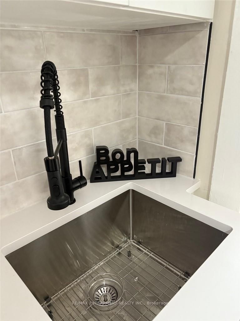 Detached House for sale at 30 Eastchester Avenue, St. Catharines, Ontario, L2P 2V6 - E. Chester - MLS: X12867196