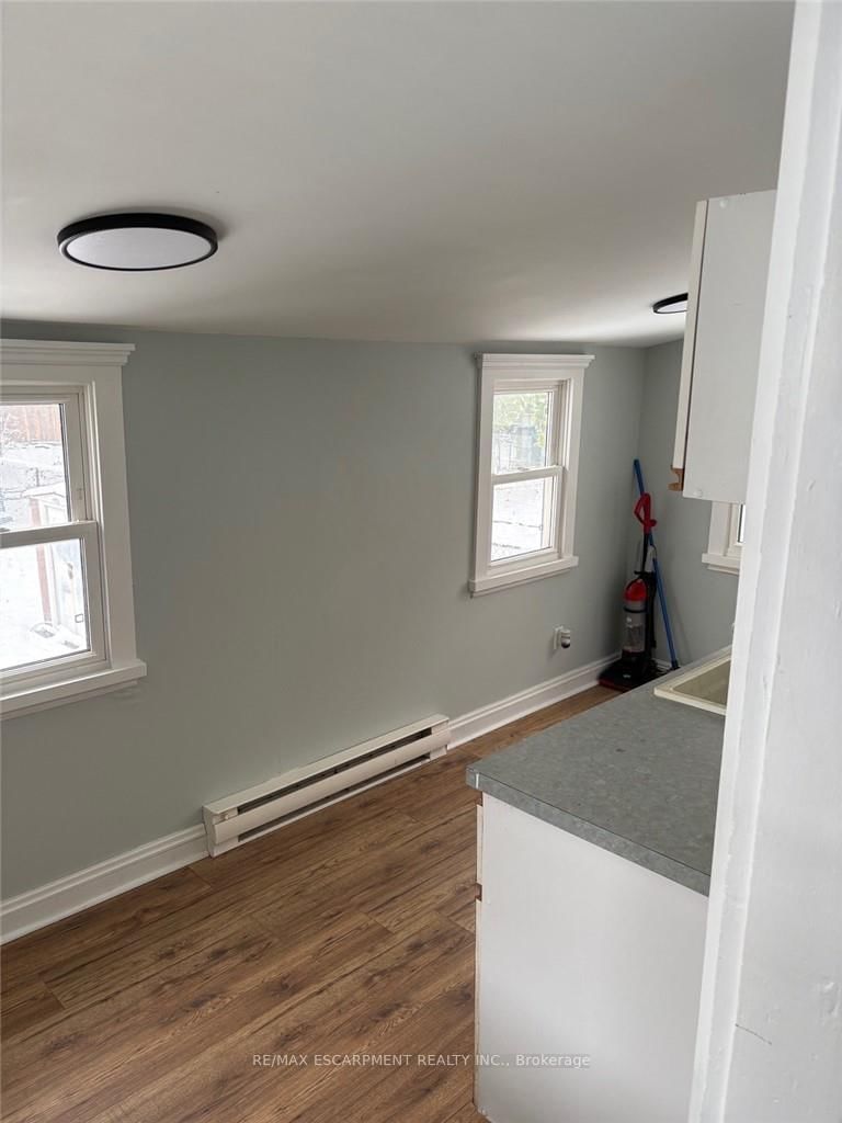 Detached House for sale at 30 Eastchester Avenue, St. Catharines, Ontario, L2P 2V6 - E. Chester - MLS: X12867196