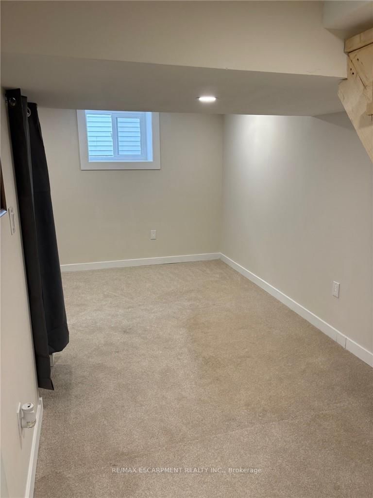 Detached House for sale at 30 Eastchester Avenue, St. Catharines, Ontario, L2P 2V6 - E. Chester - MLS: X12867196