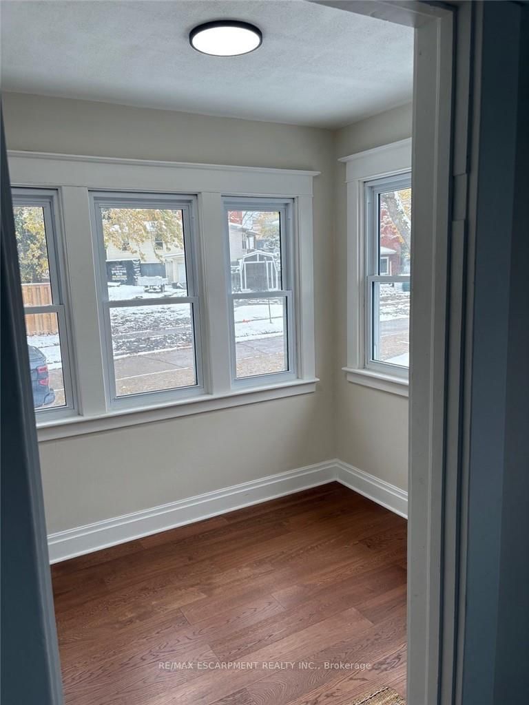 Detached House for sale at 30 Eastchester Avenue, St. Catharines, Ontario, L2P 2V6 - E. Chester - MLS: X12867196