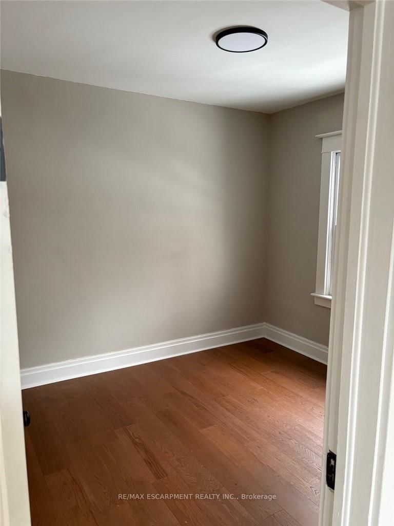 Detached House for sale at 30 Eastchester Avenue, St. Catharines, Ontario, L2P 2V6 - E. Chester - MLS: X12867196