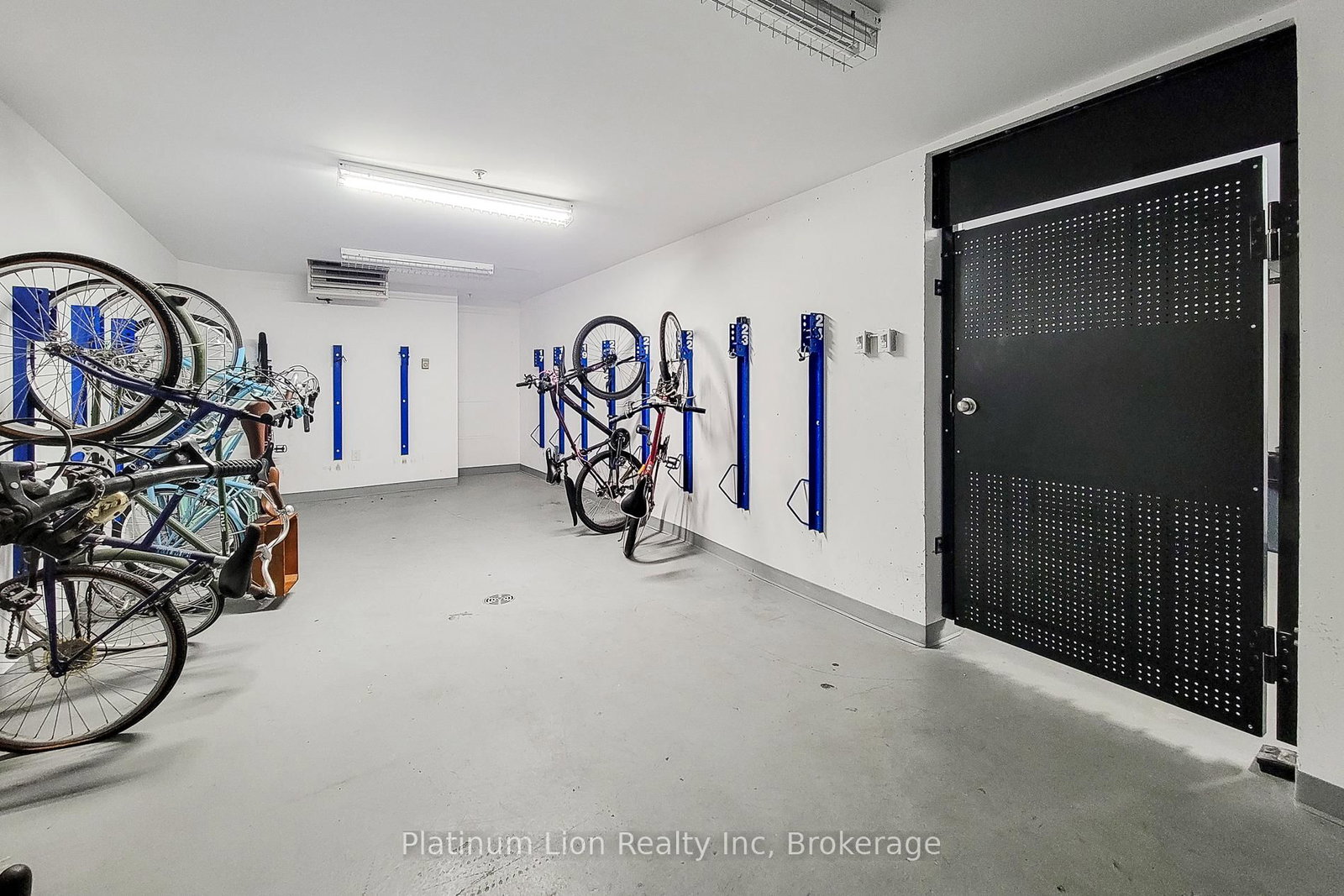 85 Robinson Street, Unit 703 - Photo 24