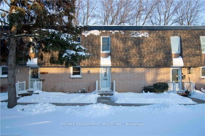 Townhouse leased at 23-153 Limeridge Road, Hamilton, Ontario, L9C 2V3 - Rolston - MLS: X12867236