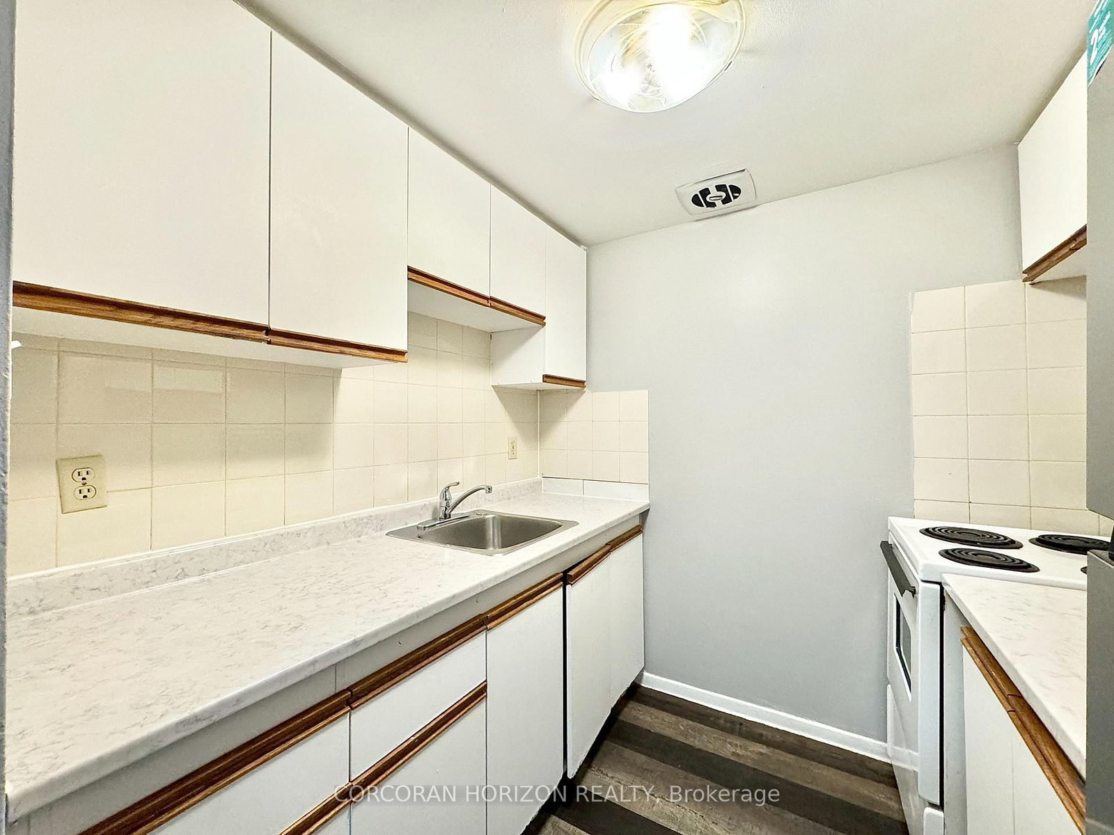 1200 Courtland Avenue E, Unit 45 - Photo 7