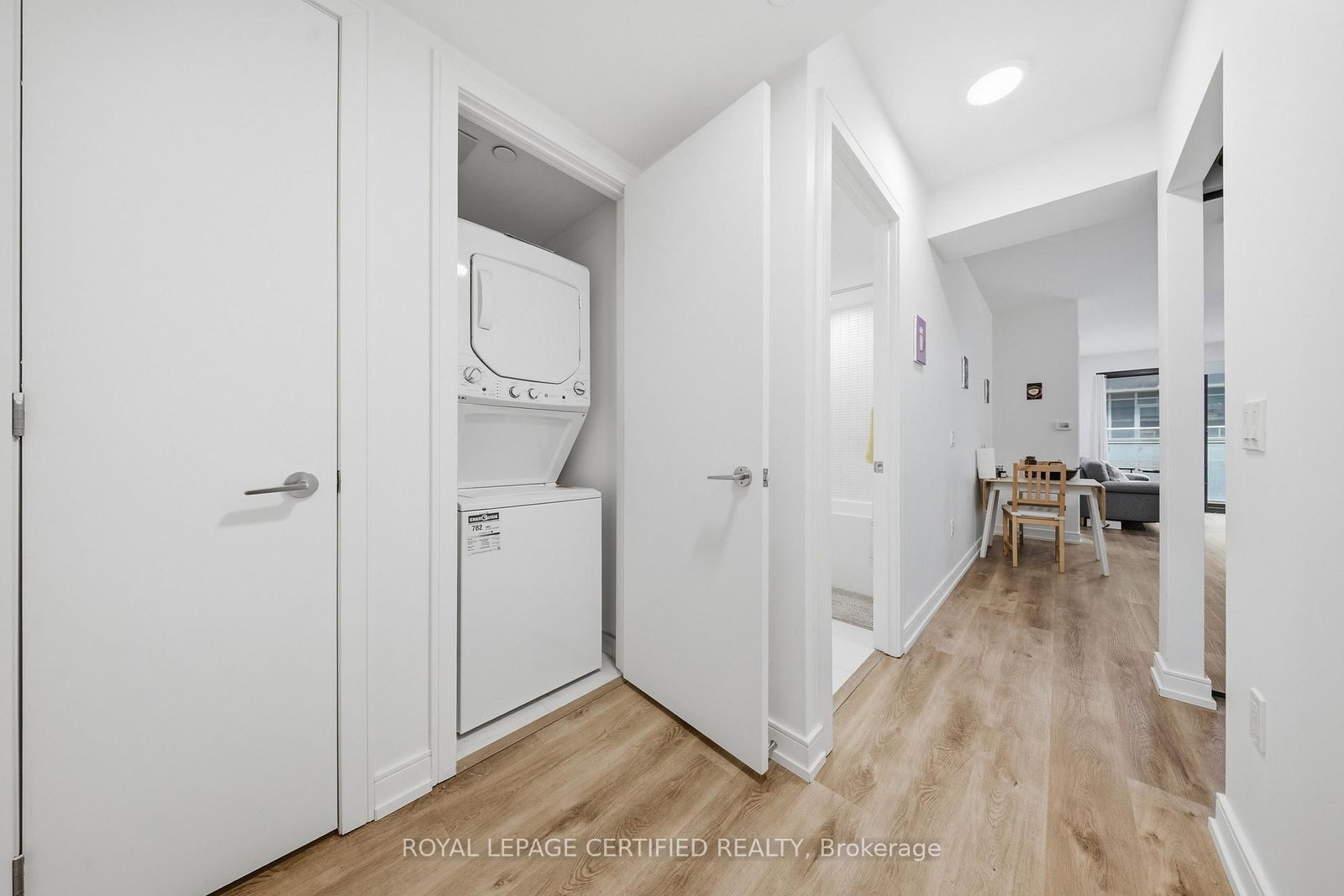 Condo for sale at 1314-1 Jarvis Street, Hamilton, Ontario, L8R 3J2 - Beasley - MLS: X12867498