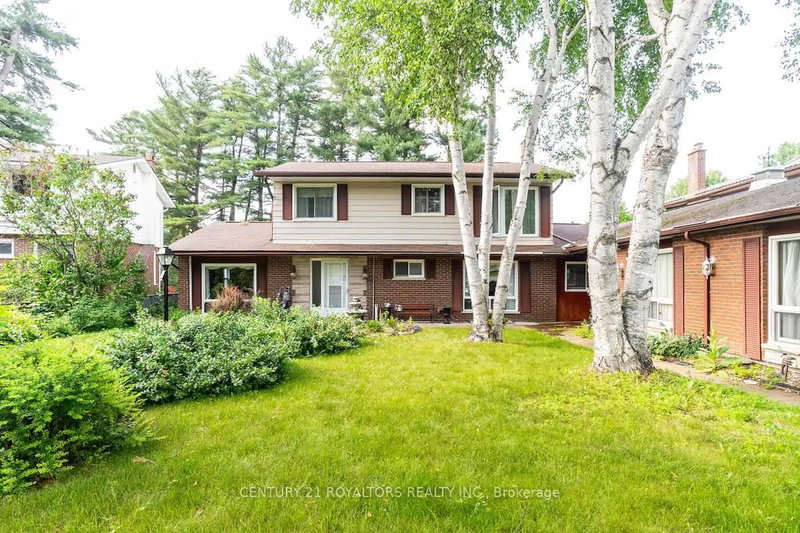 570 Phillip St E, Gravenhurst, P1P 1M3 | Image 2