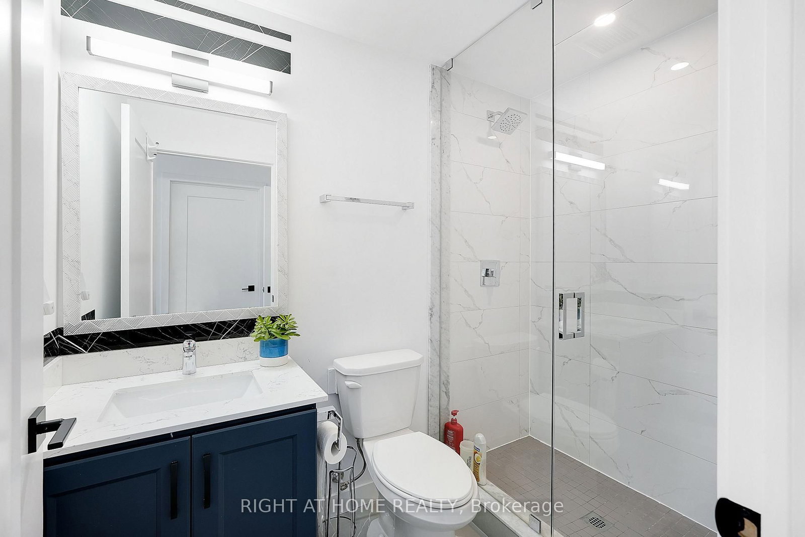 Condo for sale at 905-460 Dundas Street, Hamilton, Ontario, L8B 2A5 - Waterdown - MLS: X12867730