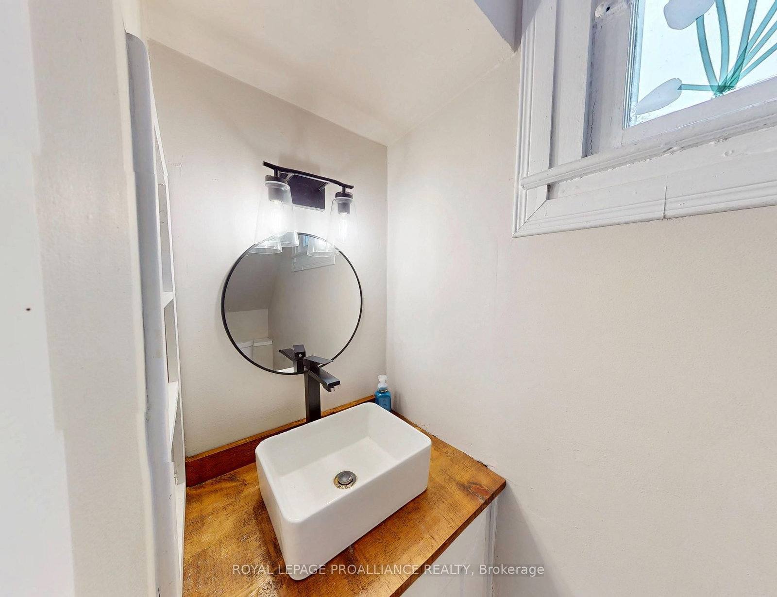 Detached House for sale at 32 McNichol Avenue, Quinte West, Ontario, K8V 2R6 - Trenton Ward - MLS: X12868346