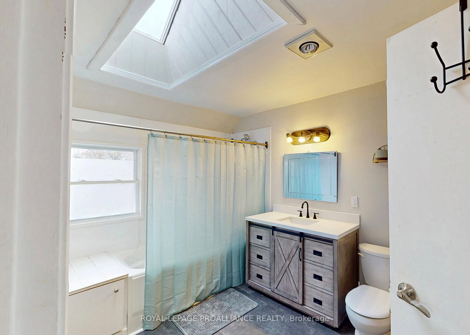 Detached House for sale at 32 McNichol Avenue, Quinte West, Ontario, K8V 2R6 - Trenton Ward - MLS: X12868346