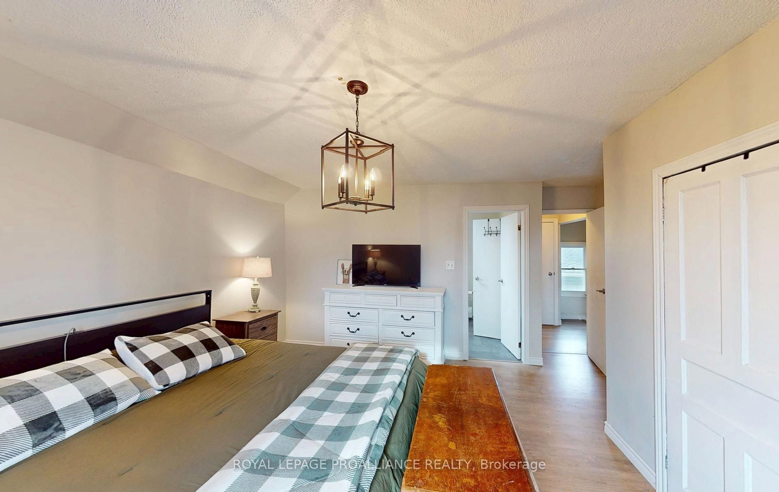 Detached House for sale at 32 McNichol Avenue, Quinte West, Ontario, K8V 2R6 - Trenton Ward - MLS: X12868346