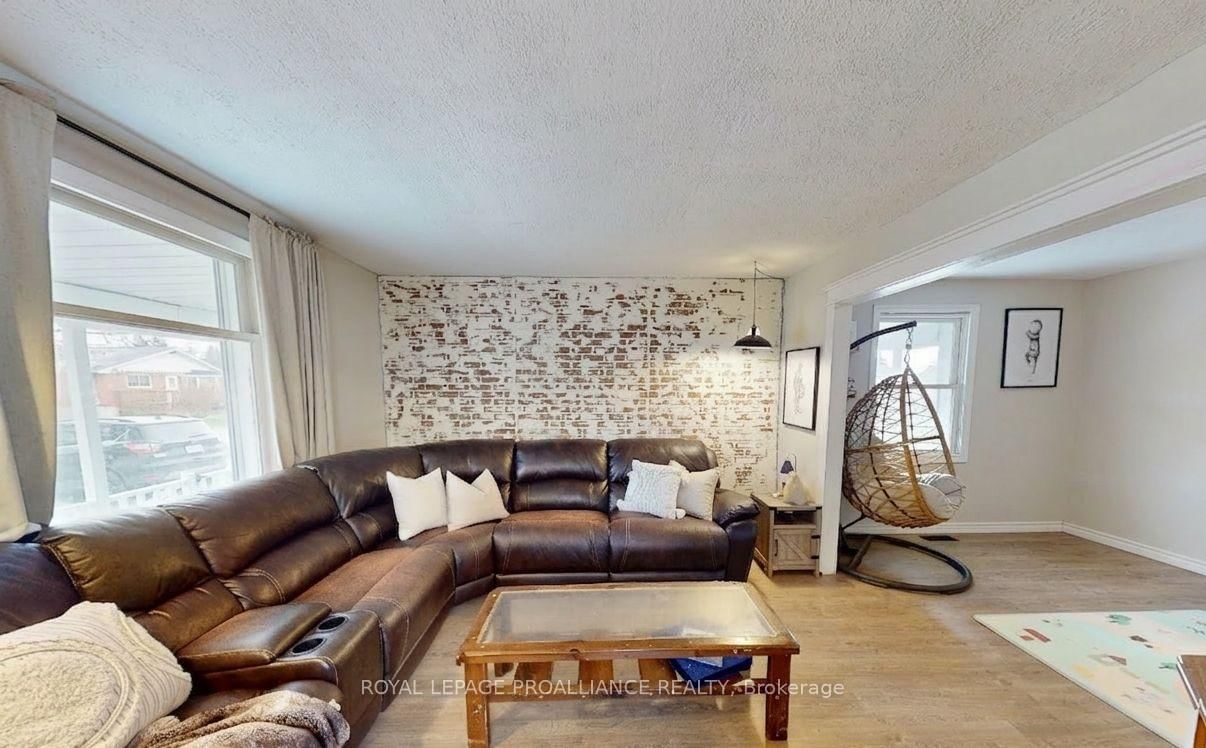 Detached House for sale at 32 McNichol Avenue, Quinte West, Ontario, K8V 2R6 - Trenton Ward - MLS: X12868346