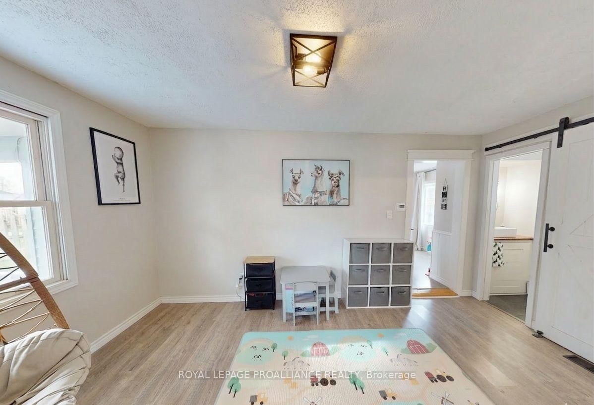 Detached House for sale at 32 McNichol Avenue, Quinte West, Ontario, K8V 2R6 - Trenton Ward - MLS: X12868346