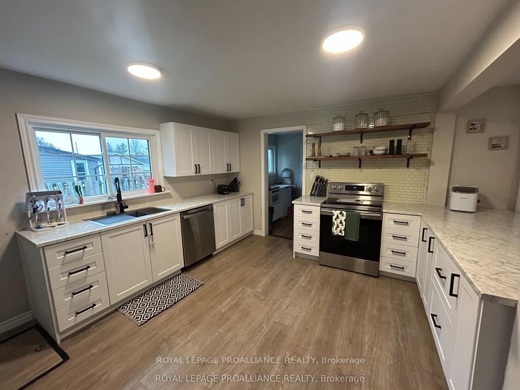 Detached House for sale at 32 McNichol Avenue, Quinte West, Ontario, K8V 2R6 - Trenton Ward - MLS: X12868346