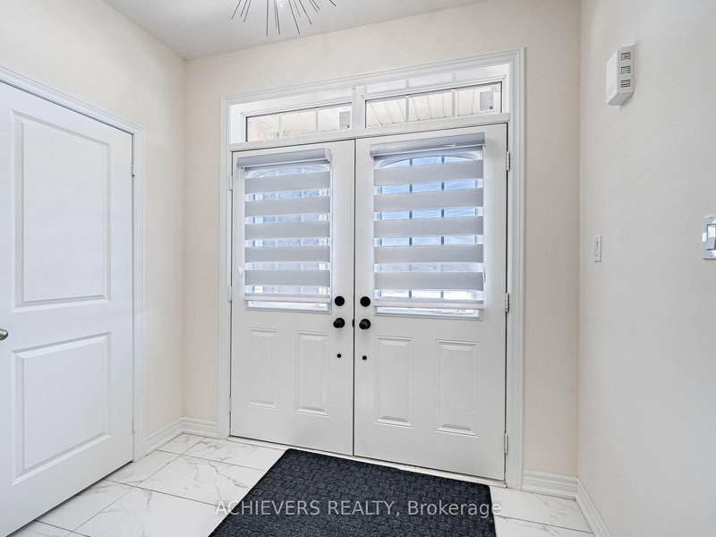 451 Black Cherry Cres, Shelburne, L9V 3Y7 | Image 2