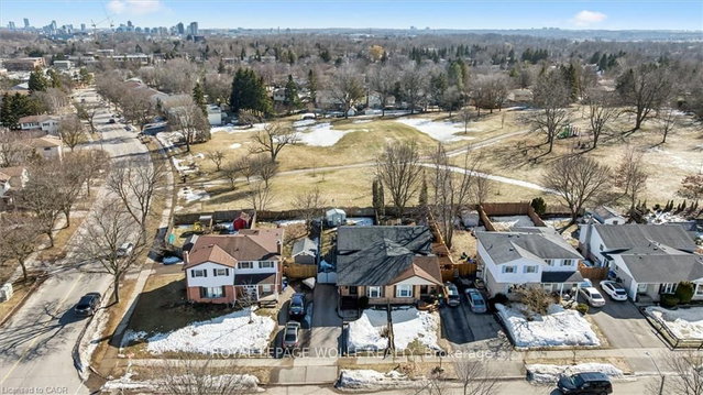 303A Mayview Crescent