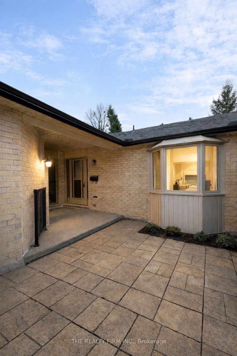 6 - 93 Pine Valley Gate, London South, N6H 1L7 | Image 2