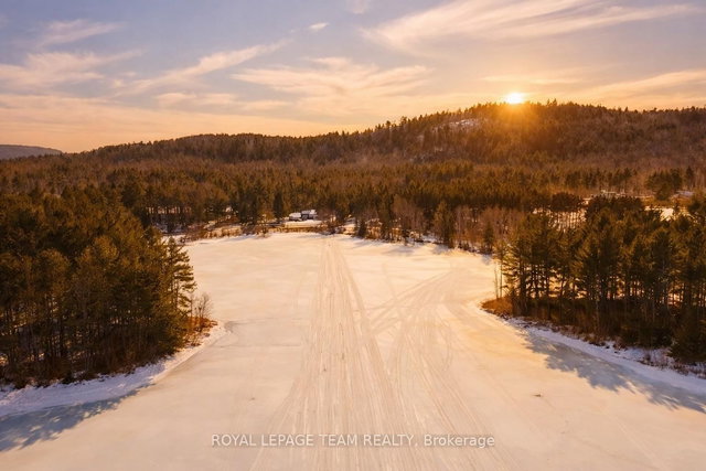 1855 Old Barry's Bay Road S