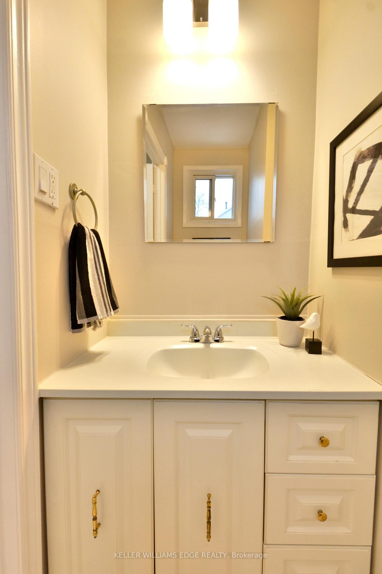 Townhouse for sale at 5-120 Quigley Road, Hamilton, Ontario, L8K 6L4 - Vincent - MLS: X12869166