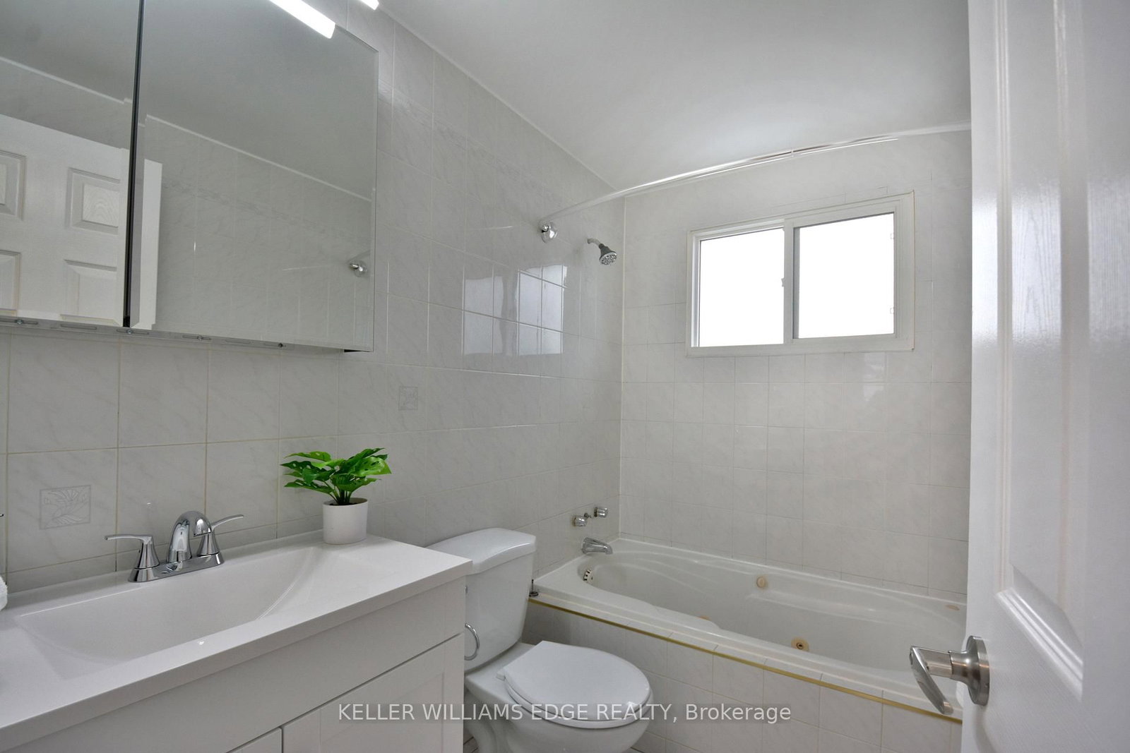 Townhouse for sale at 5-120 Quigley Road, Hamilton, Ontario, L8K 6L4 - Vincent - MLS: X12869166