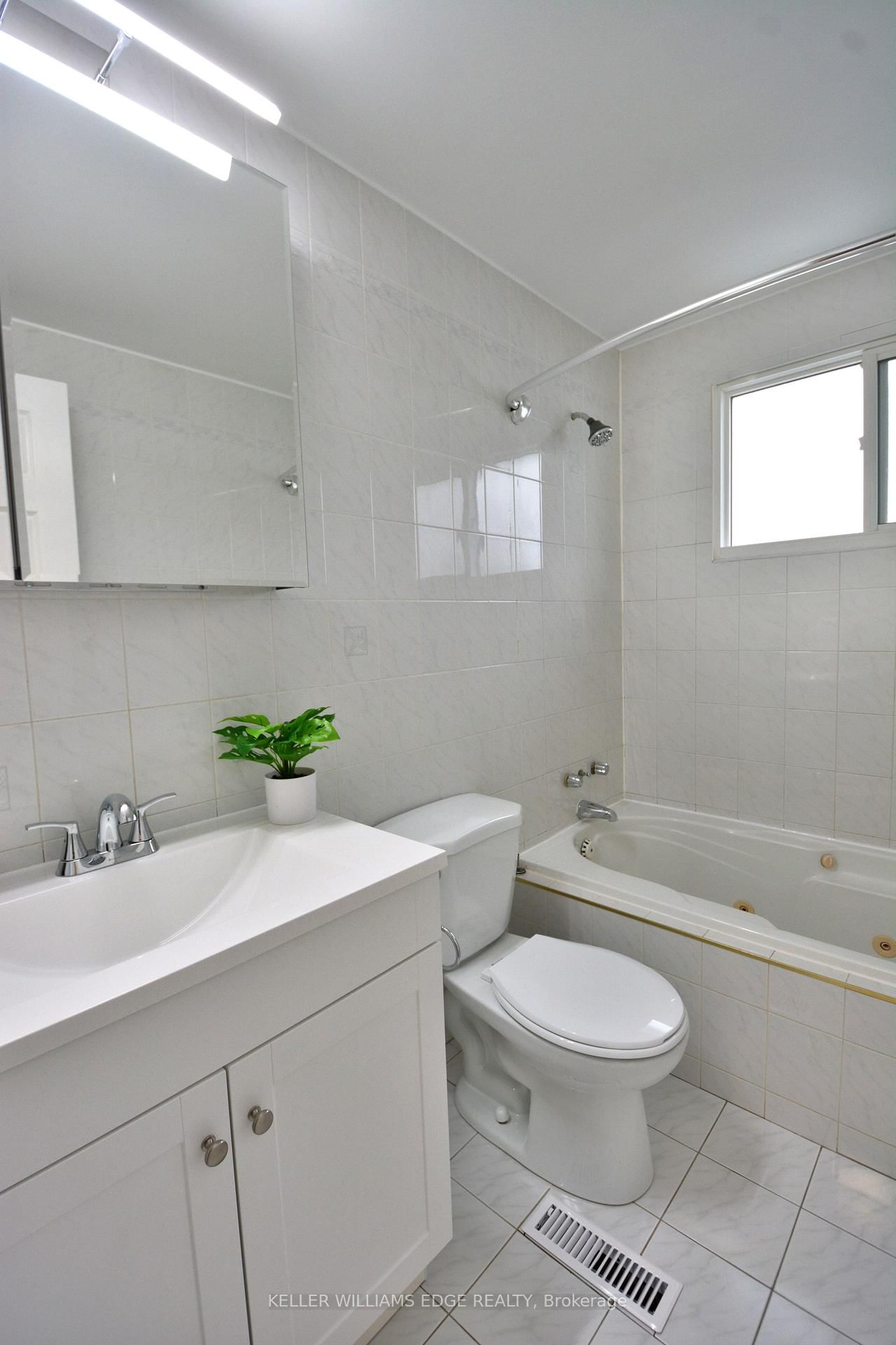 Townhouse for sale at 5-120 Quigley Road, Hamilton, Ontario, L8K 6L4 - Vincent - MLS: X12869166