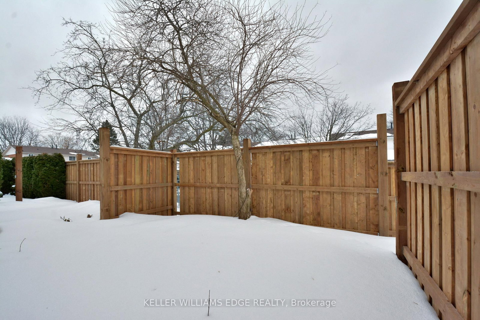 Townhouse for sale at 5-120 Quigley Road, Hamilton, Ontario, L8K 6L4 - Vincent - MLS: X12869166