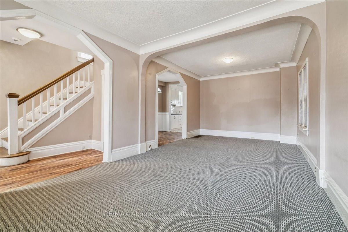 Detached House for sale at 93 Graham Avenue, Hamilton, Ontario, L8H 4J8 - Crown Point - MLS: X12869190