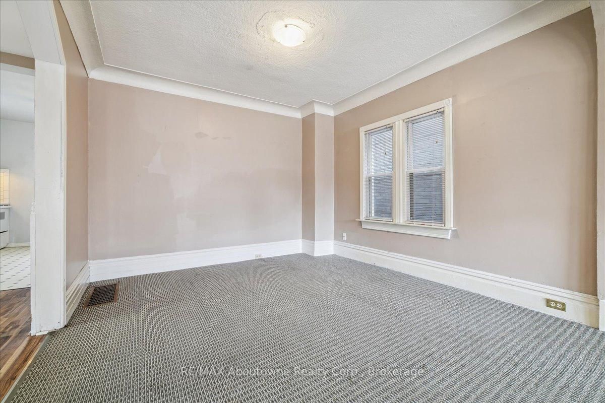 Detached House for sale at 93 Graham Avenue, Hamilton, Ontario, L8H 4J8 - Crown Point - MLS: X12869190