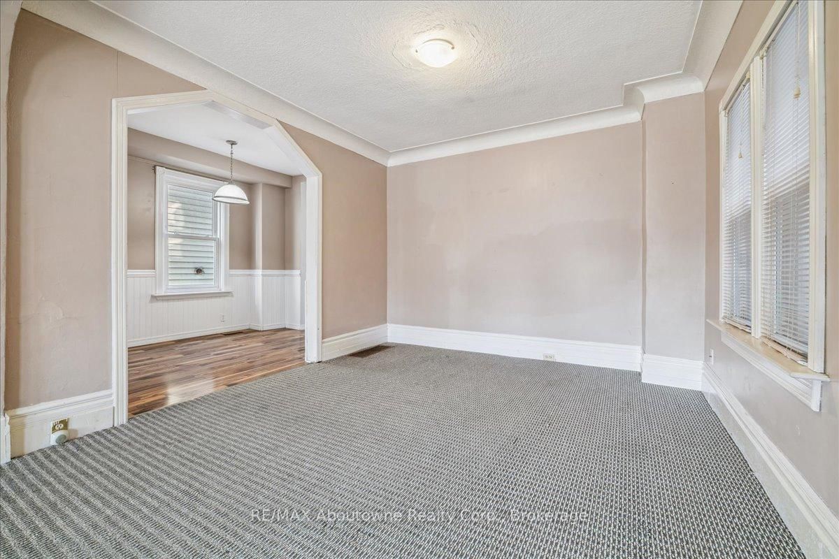 Detached House for sale at 93 Graham Avenue, Hamilton, Ontario, L8H 4J8 - Crown Point - MLS: X12869190