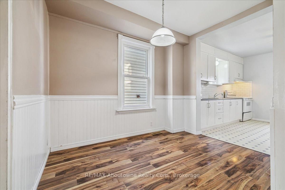 Detached House for sale at 93 Graham Avenue, Hamilton, Ontario, L8H 4J8 - Crown Point - MLS: X12869190