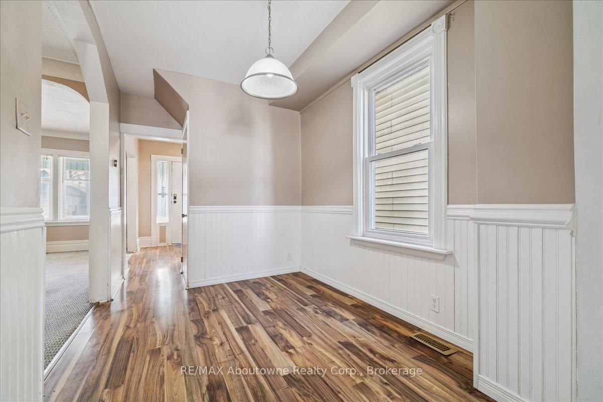 Detached House for sale at 93 Graham Avenue, Hamilton, Ontario, L8H 4J8 - Crown Point - MLS: X12869190