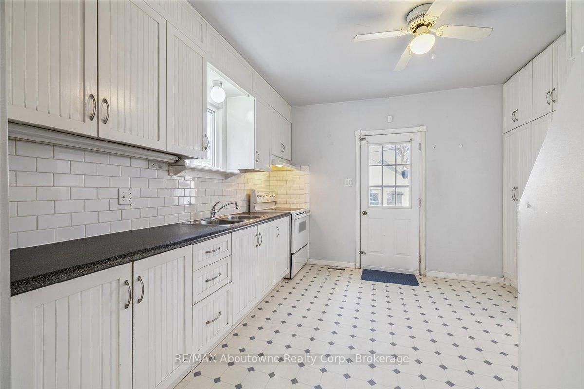 Detached House for sale at 93 Graham Avenue, Hamilton, Ontario, L8H 4J8 - Crown Point - MLS: X12869190