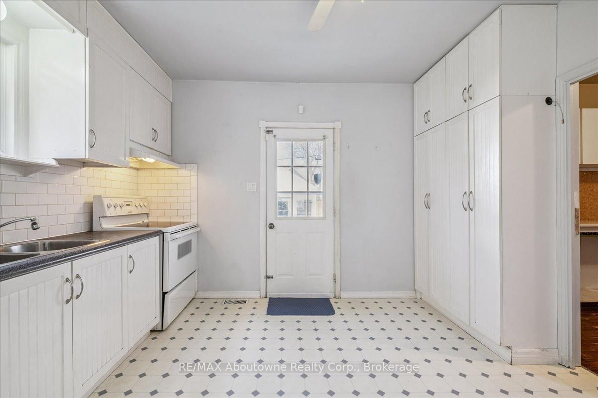 Detached House for sale at 93 Graham Avenue, Hamilton, Ontario, L8H 4J8 - Crown Point - MLS: X12869190