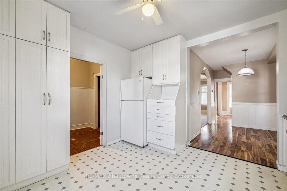 Detached House for sale at 93 Graham Avenue, Hamilton, Ontario, L8H 4J8 - Crown Point - MLS: X12869190