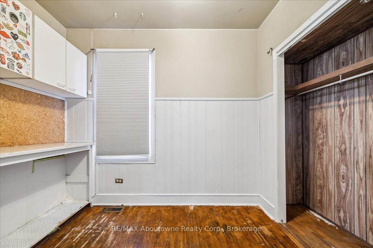 Detached House for sale at 93 Graham Avenue, Hamilton, Ontario, L8H 4J8 - Crown Point - MLS: X12869190