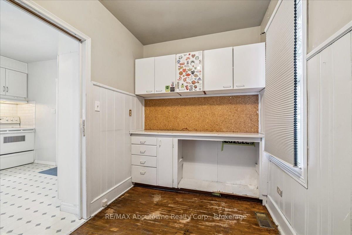 Detached House for sale at 93 Graham Avenue, Hamilton, Ontario, L8H 4J8 - Crown Point - MLS: X12869190