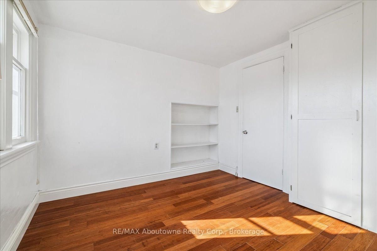 Detached House for sale at 93 Graham Avenue, Hamilton, Ontario, L8H 4J8 - Crown Point - MLS: X12869190